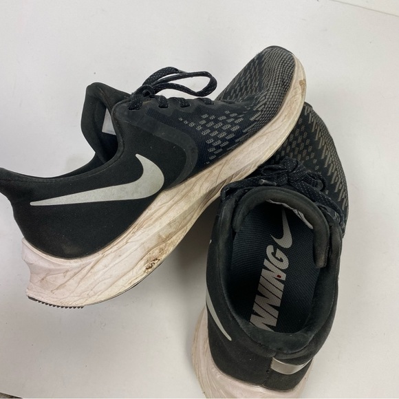 Nike Zoom Winflow Black & White athletic running shoes - Picture 3 of 8